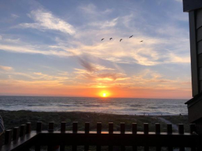 28 Seconds Walk to Beach - Offer Steam shower and Lululemon Studio Mirror